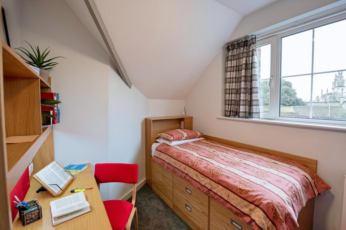 Undergraduate Hertford College University of Oxford