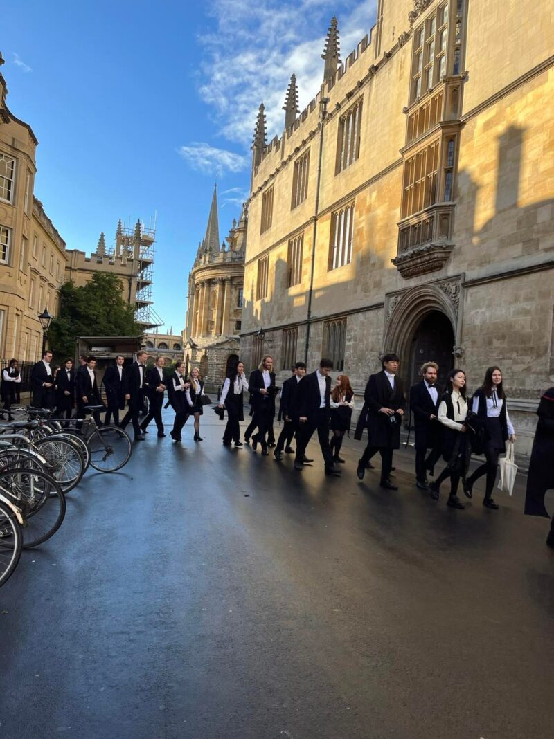 Freshers walking out onto Catte Street